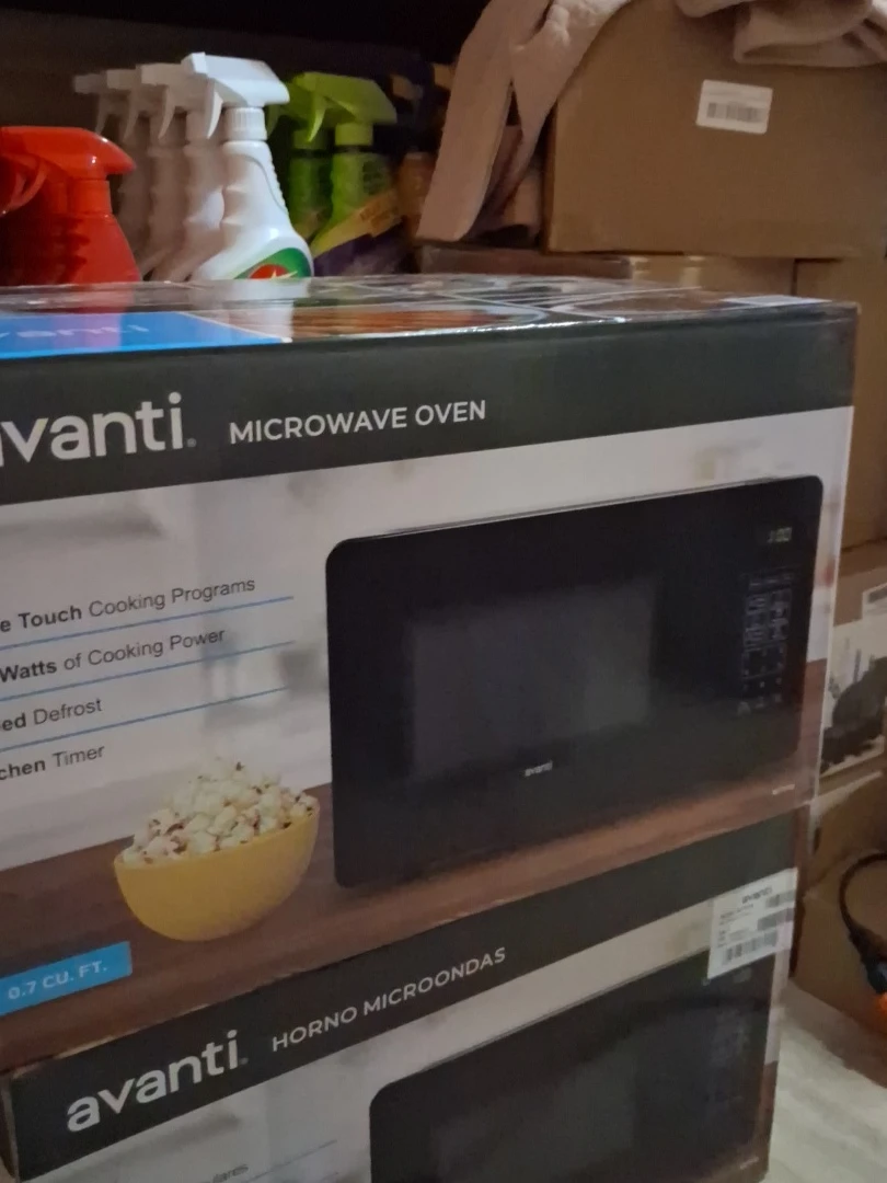 Avanti 0.7 Cu. Ft. Microwave Oven - photo 3