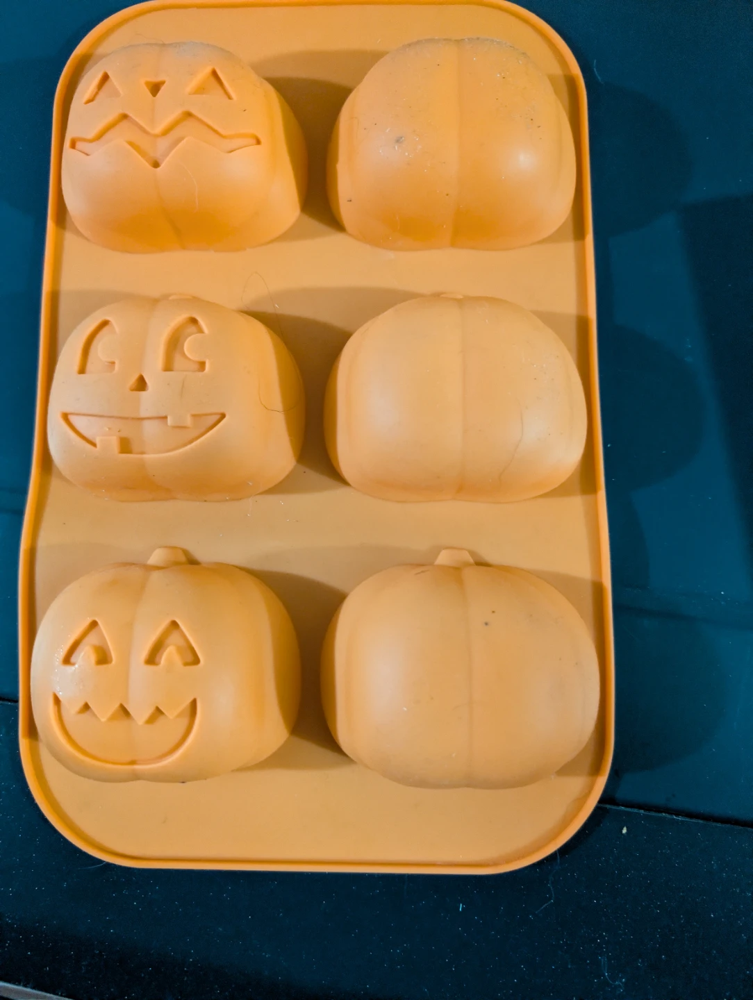 Silicone Jack-o'-lantern Baking Mold - photo 2