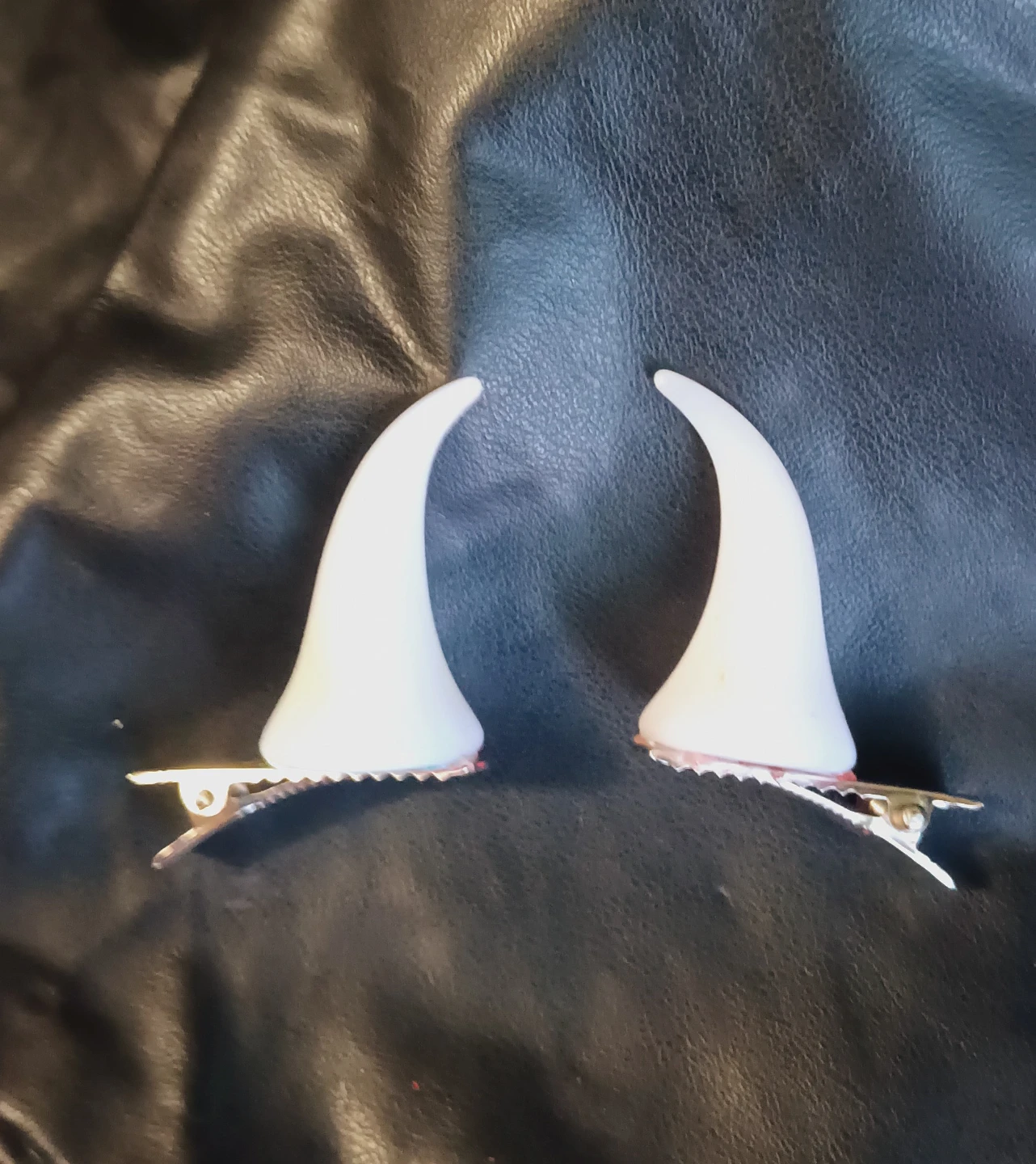 White Devil Horn Hair Clips - photo 4