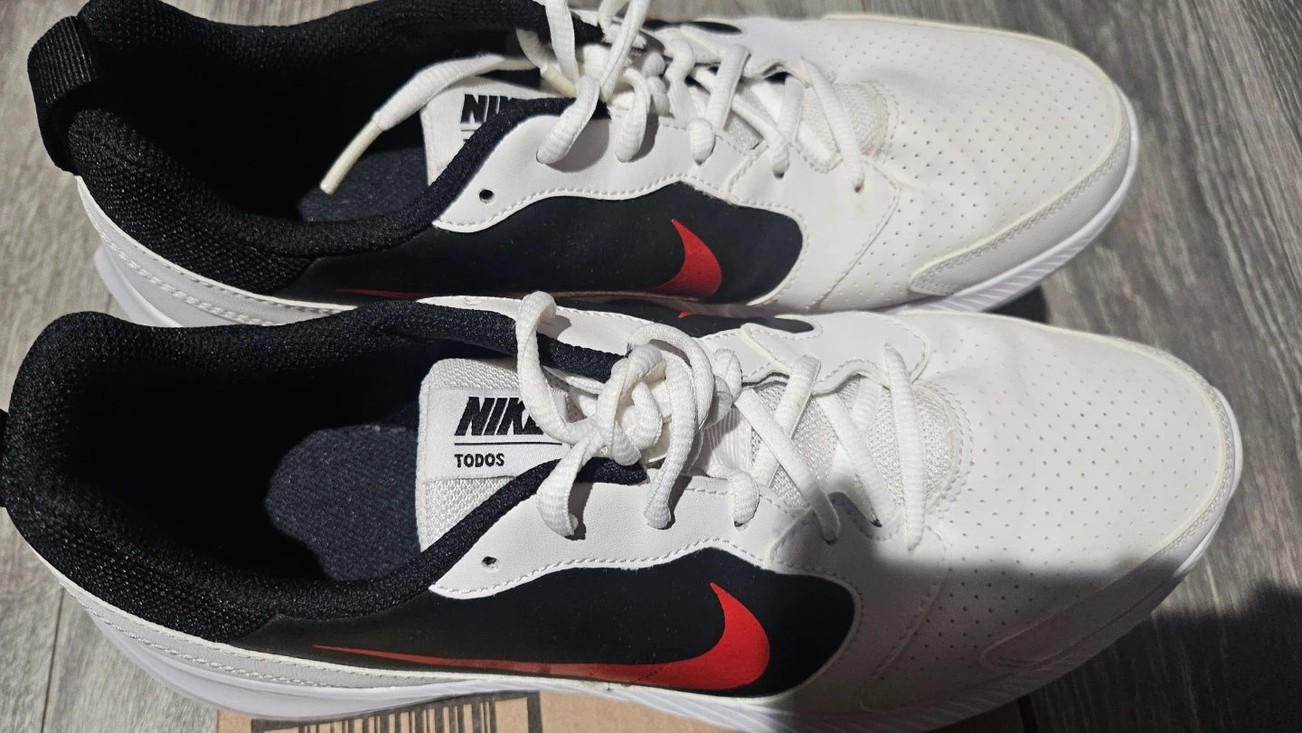 Nike Todos Sneakers White and Black - photo 3