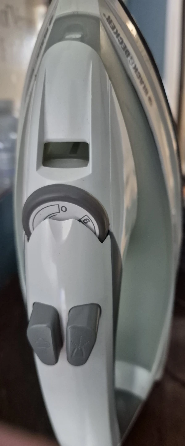 Steam iron Back and Decker with a 6 ft cords - photo 2