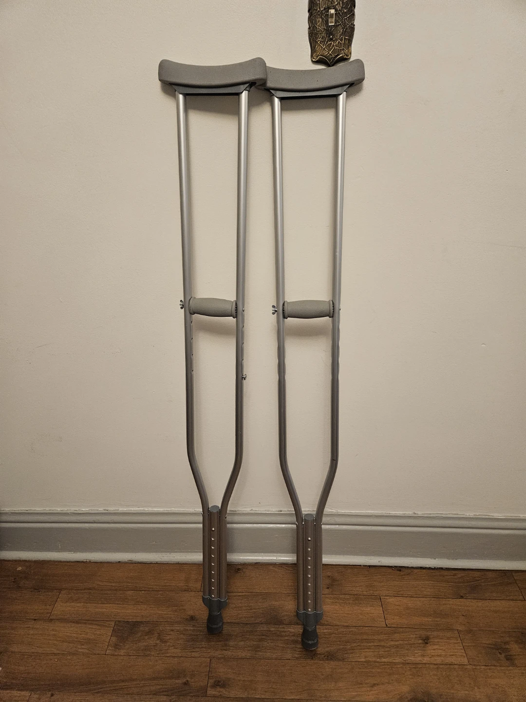 standard aluminum underarm crutches