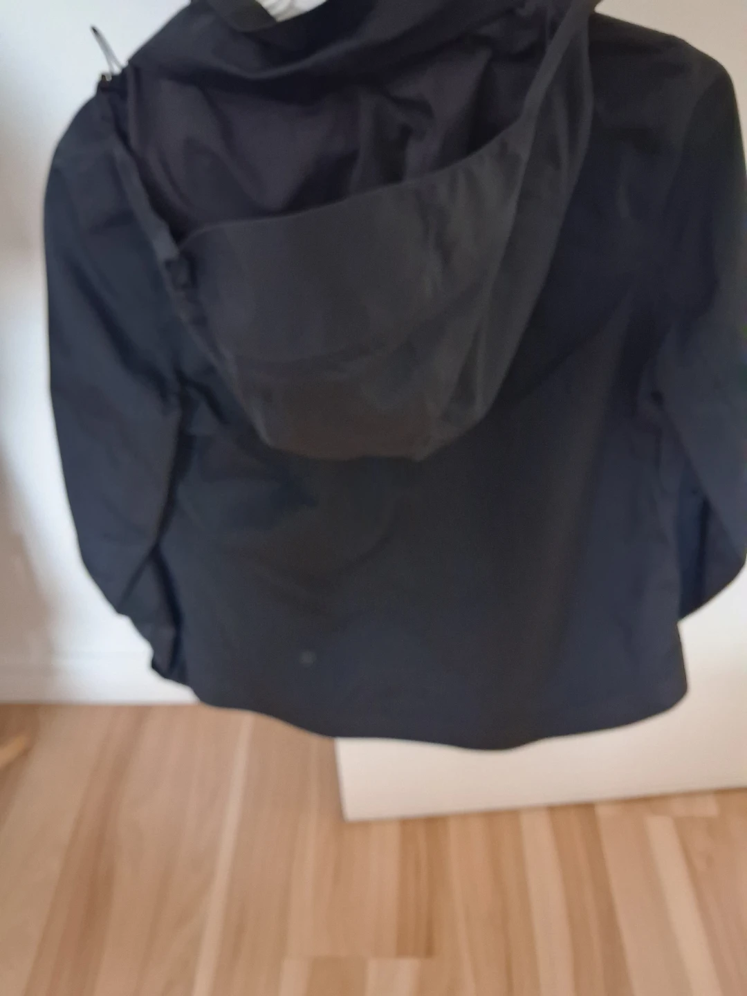 Lululemon Black Hooded waterproof Jacket - photo 3
