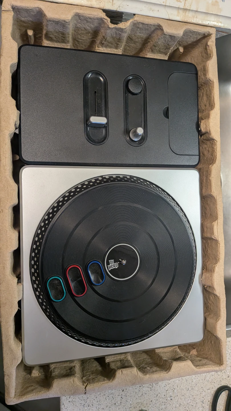 DJ Hero 2 Turntable Bundle for Xbox 360 - photo 2
