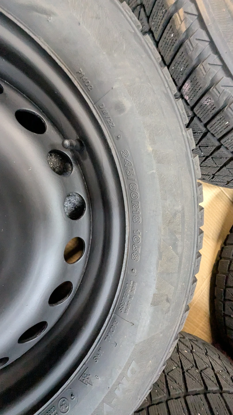 Set of 4 Bridgestone Blizzak DM-V2 Winter Tires - photo 4