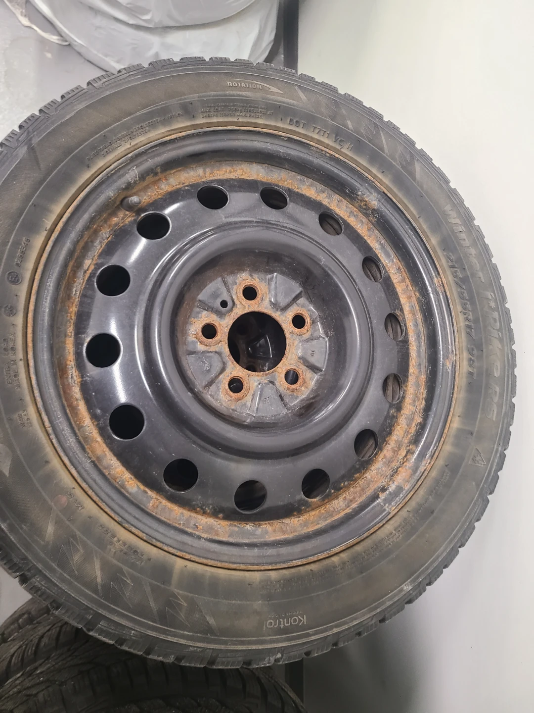 Set of 4 Hankook Winter i*Pike RS Tires