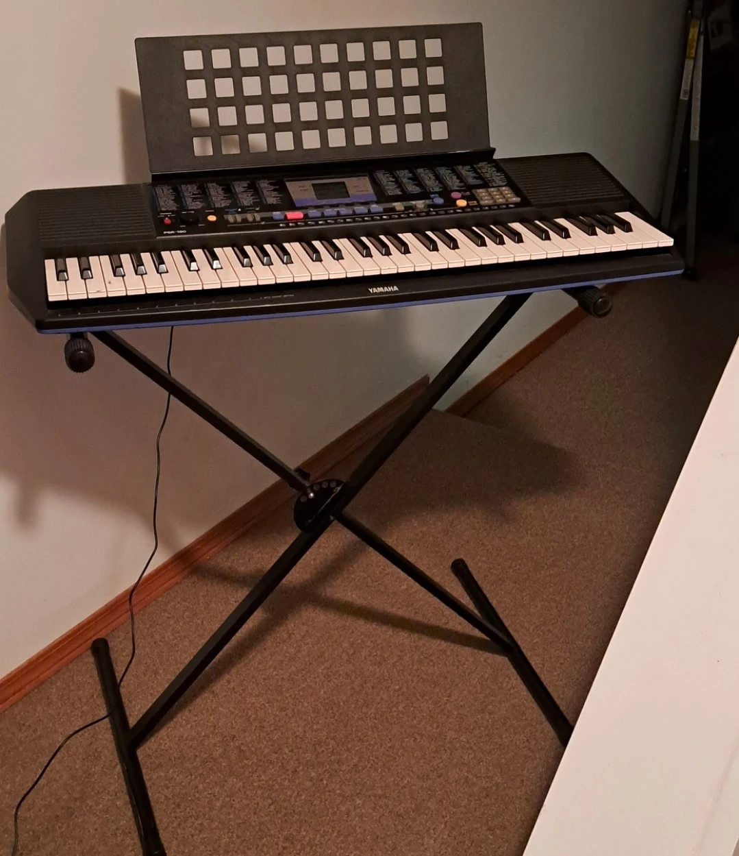 Yamaha PSR-190 Electronic Keyboard with Stand