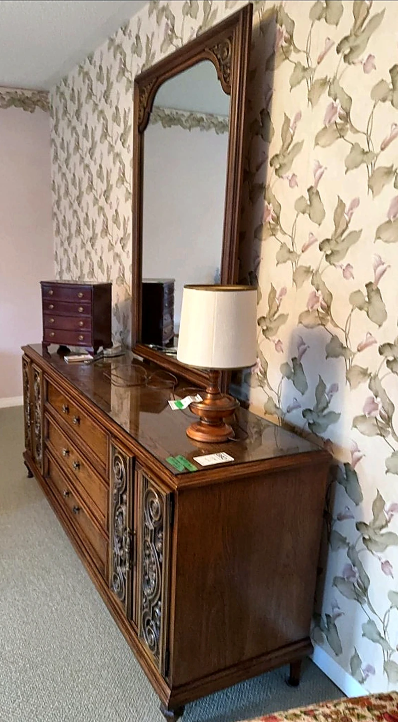 Peppler's Oak Dresser + Mirror | TOMORROW PICKUP ONLY - photo 4