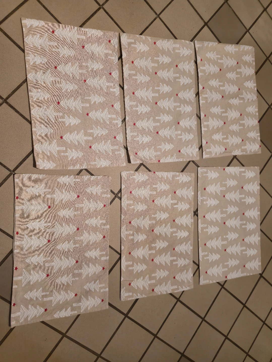 70 Pc Table Linen Lot – Placemats, Runners, Napkins & Holiday - photo 5