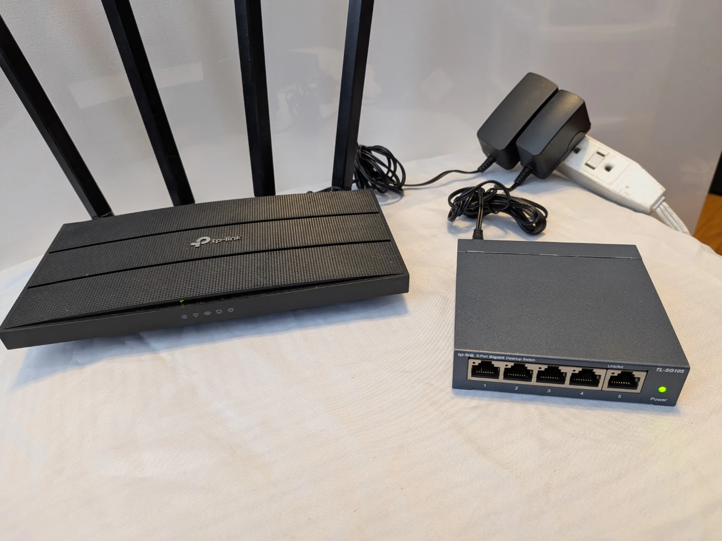 TP-Link AC1200 Router & Gigabit Switch