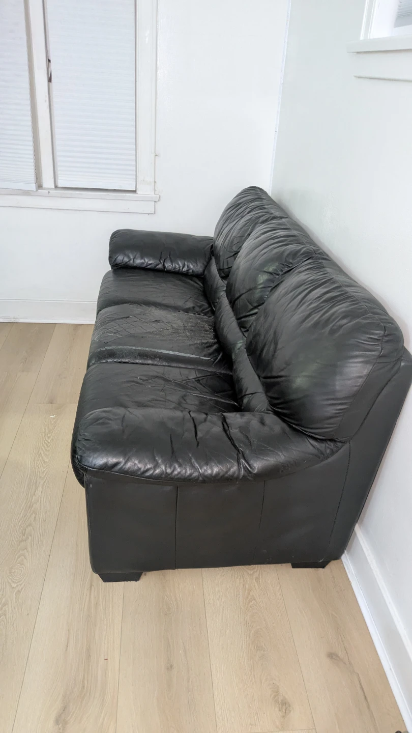Black Three-Seater Sofa - photo 3