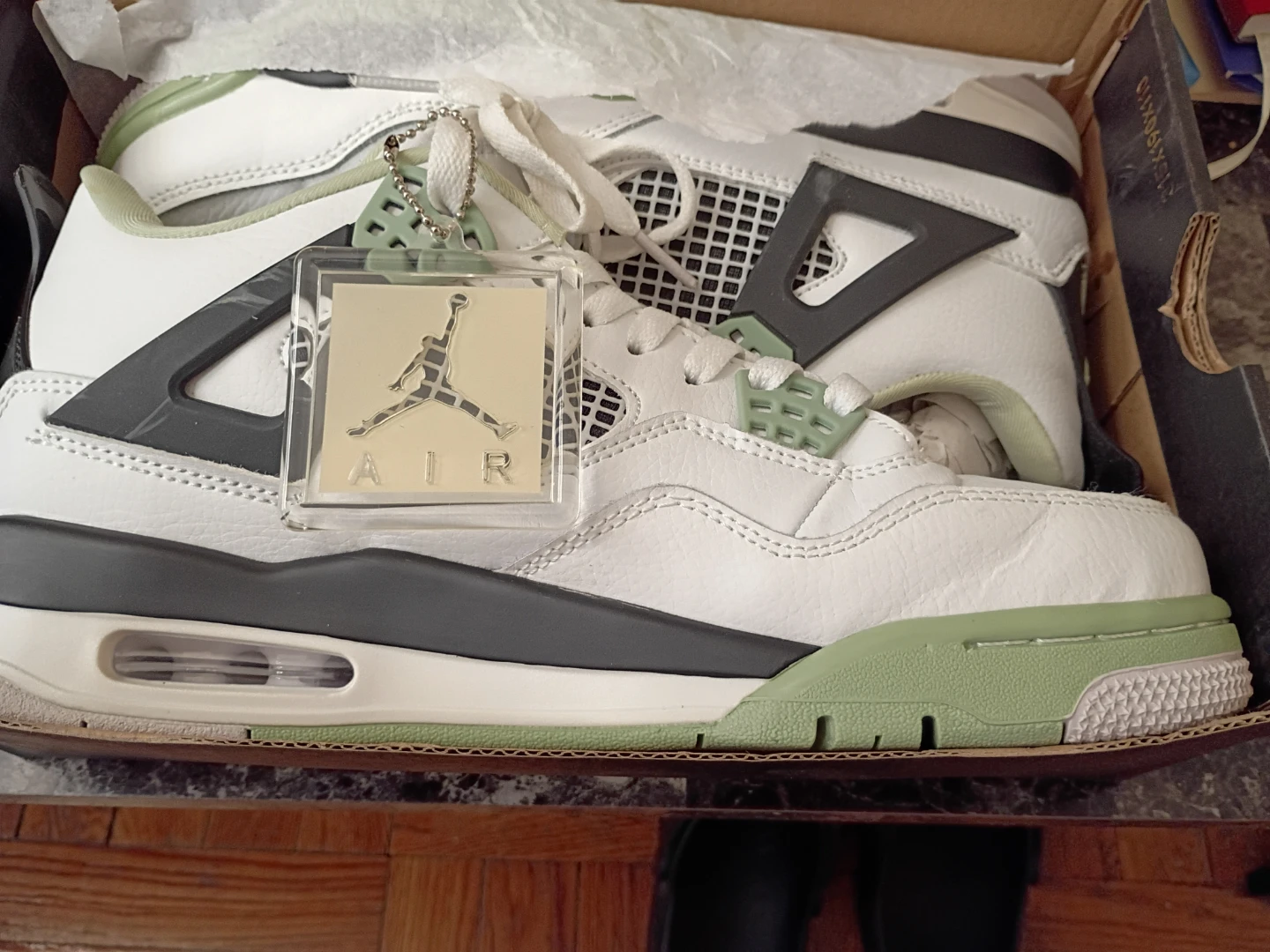 Air Jordan 4 Seafoam Sneakers mens size 9 - photo 4