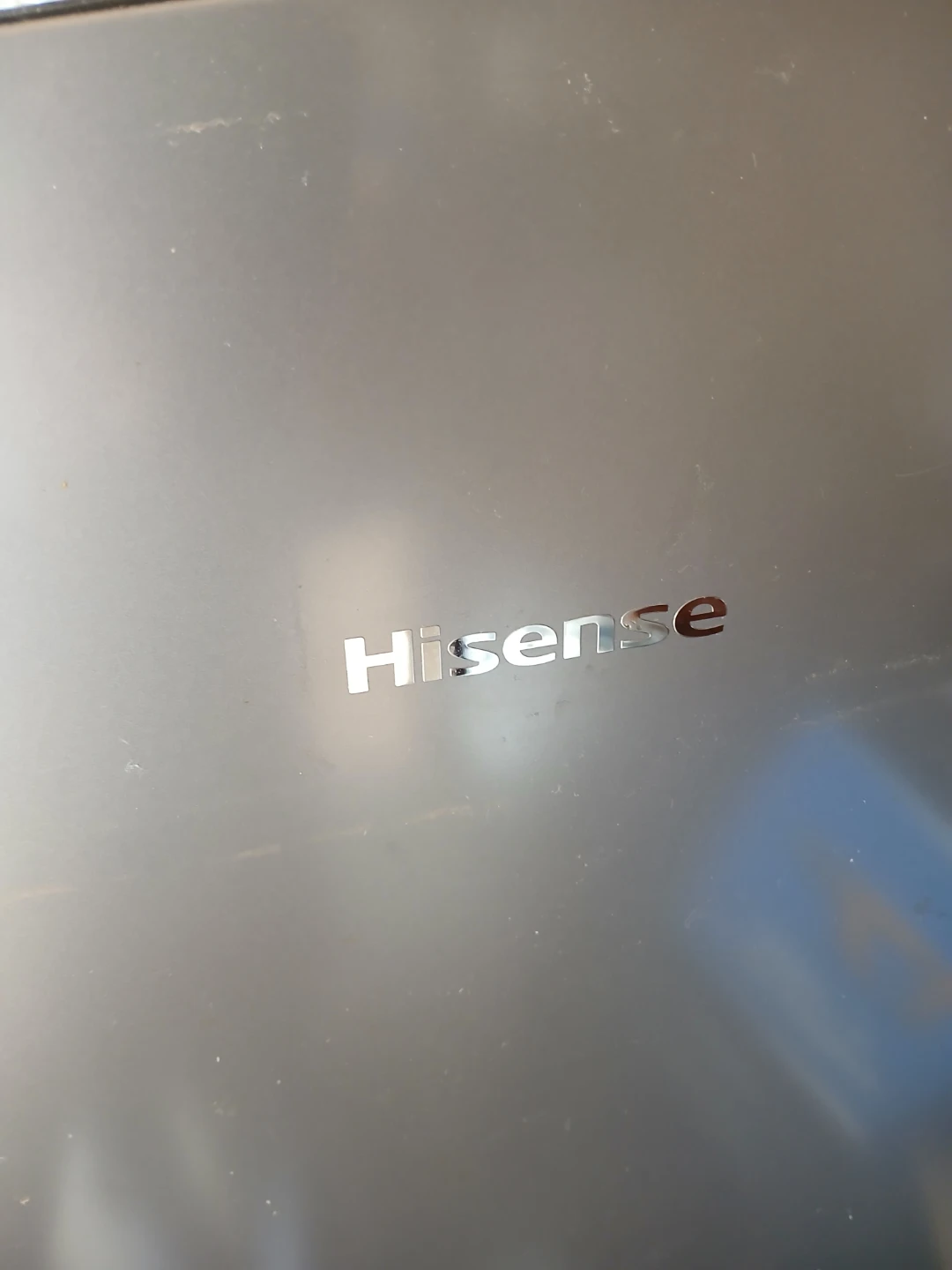 Hisense 6.3 cu.ft. large compact Fridge - photo 2
