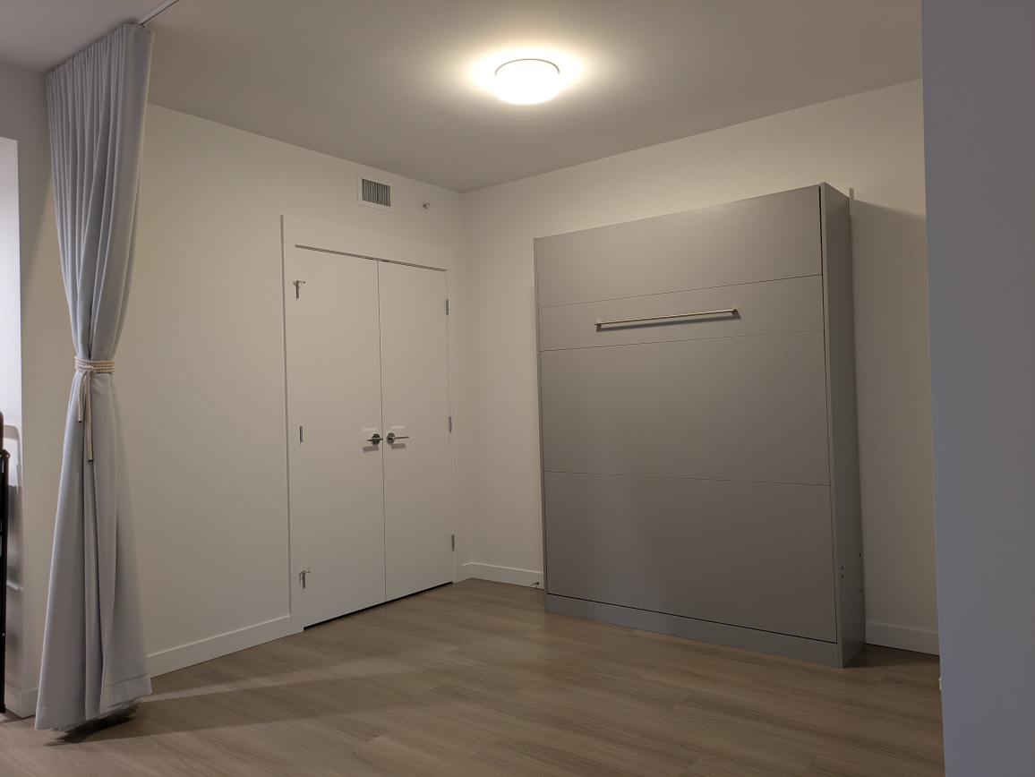 Studio Apartment with Queen Size Murphy Bedframe - photo 2