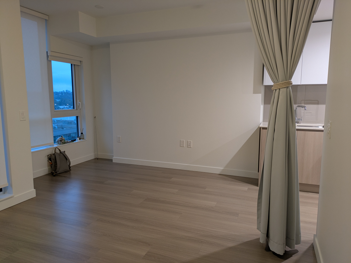 Studio Apartment with Queen Size Murphy Bedframe - photo 3