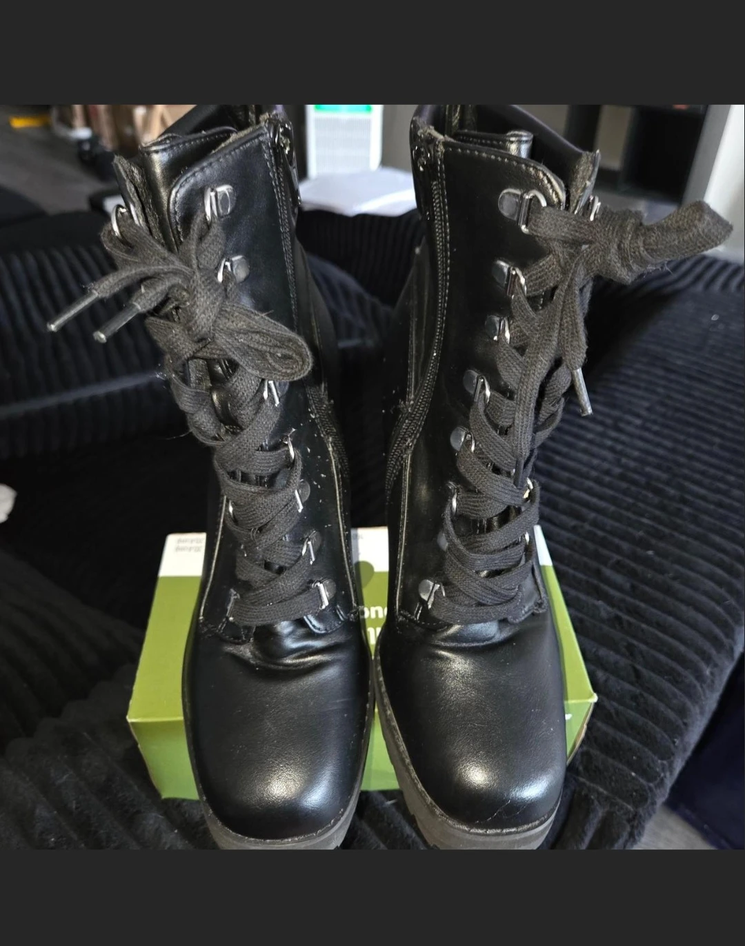 Steve Madden 'Beso' Lace Up Platform Boots in a Ladies 8½