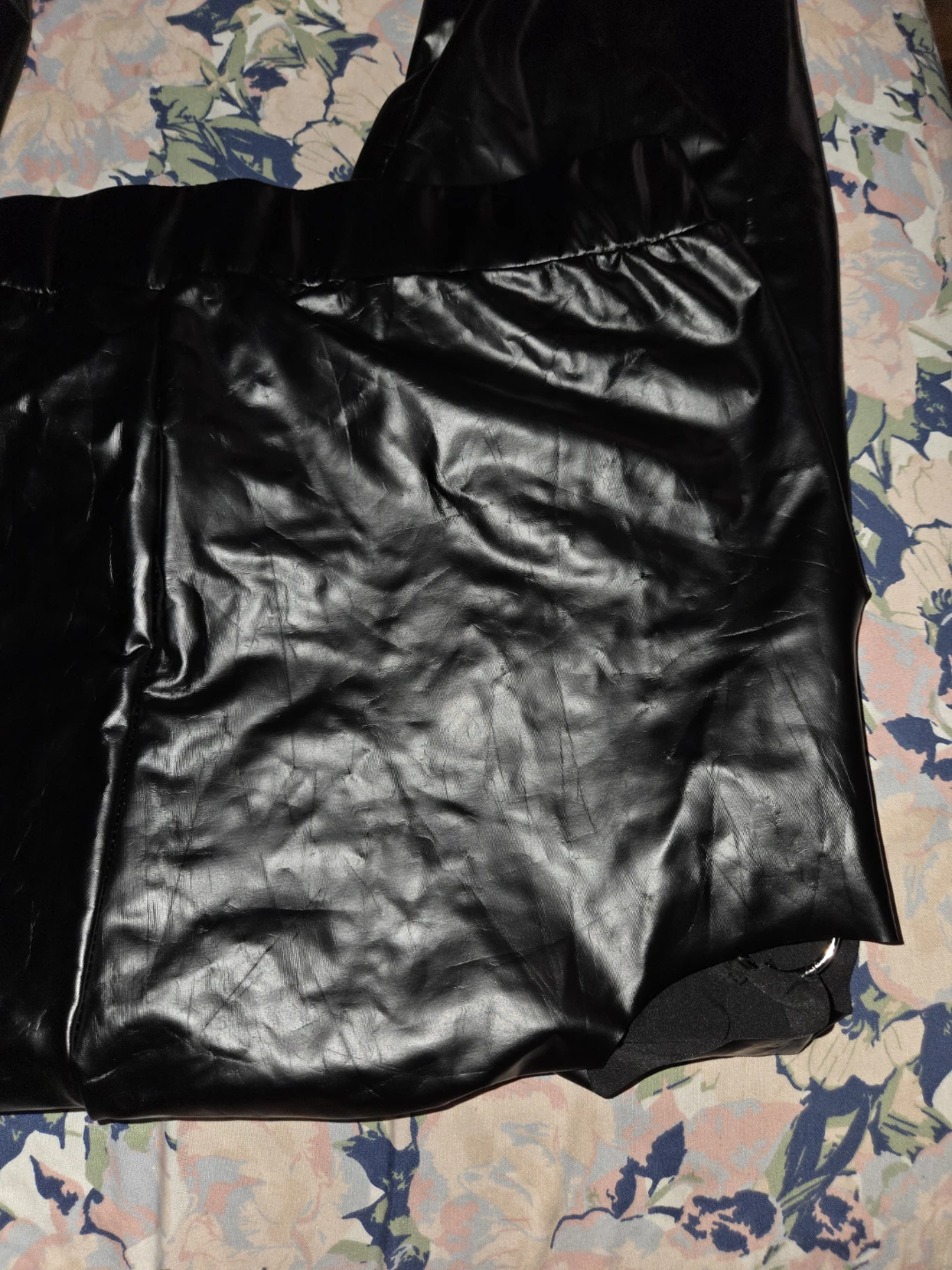 Chicme Faux-Leather Cut-Out W/ Rings in a Ladies L - photo 4
