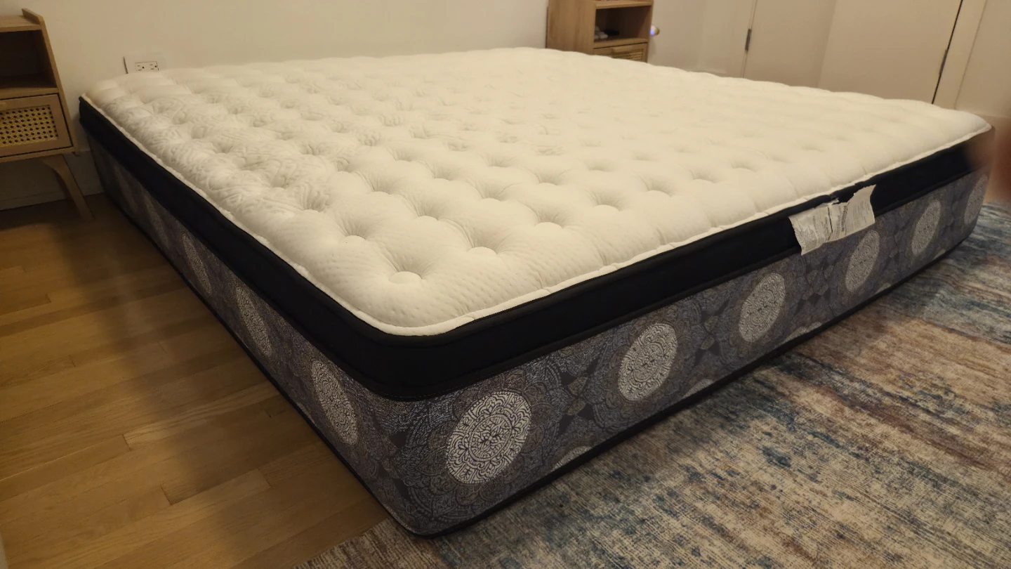 Beautyrest PressureSmart King Mattress –Like New– Under 1 Year - photo 2