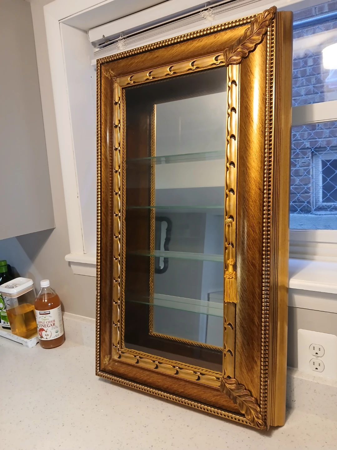 Vitrine Mirrored Vintage Wall-Mount Display - photo 3