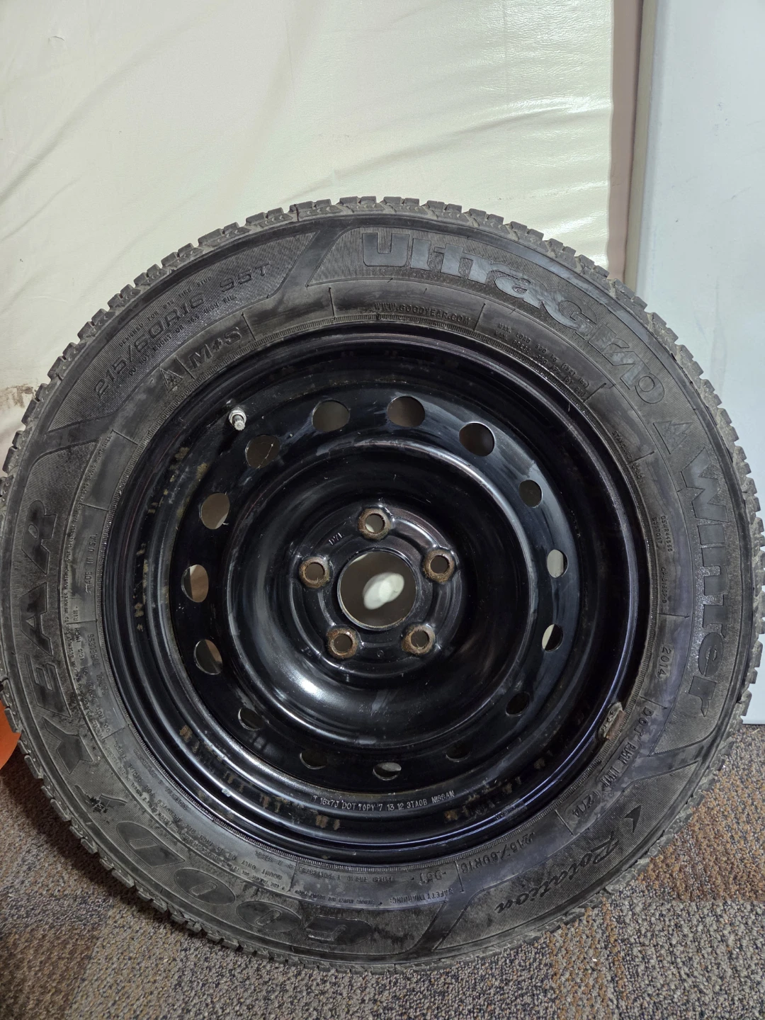 Set of 4 Goodyear Ultra Grip Winter Tire with Rim 215/60R16