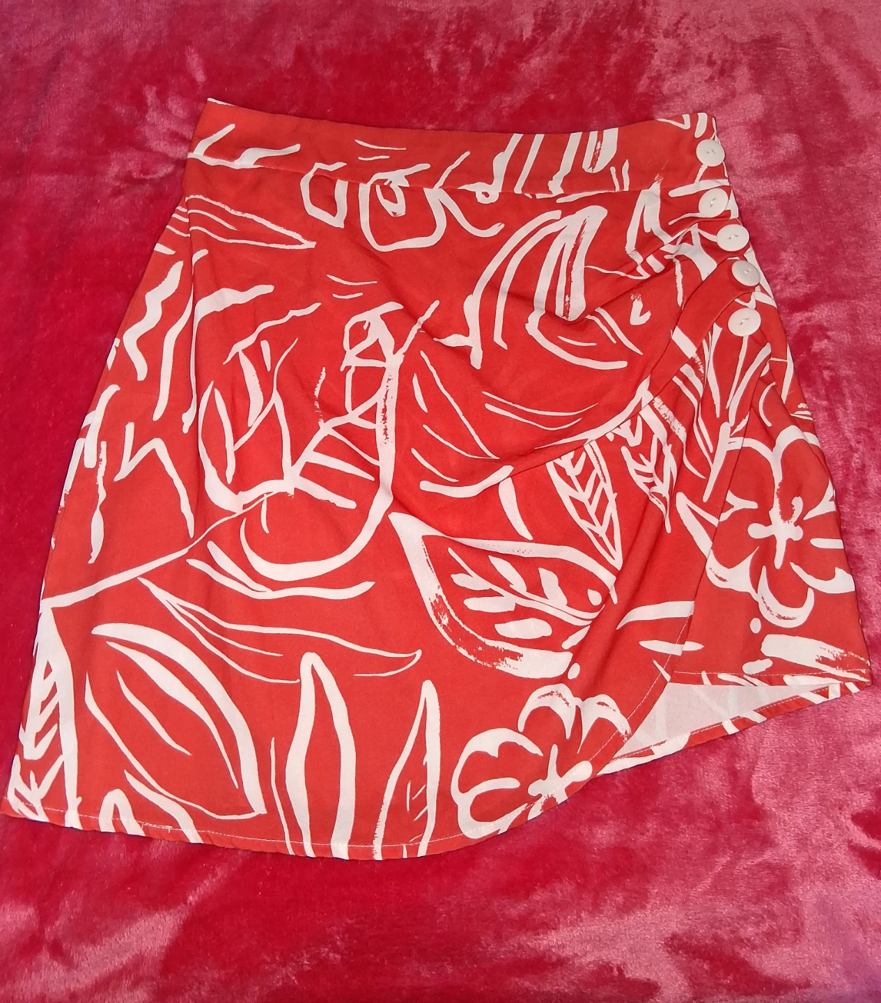 Red and white floral mini skirt - photo 4