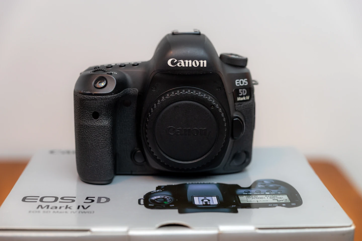 Canon EOS 5D Mark IV with extras - photo 2