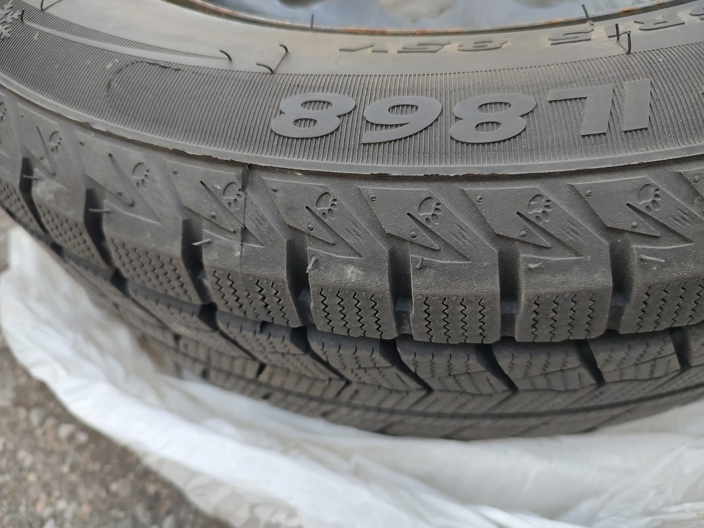 Winter IL868 Tire with rims 195/55R15 - photo 5