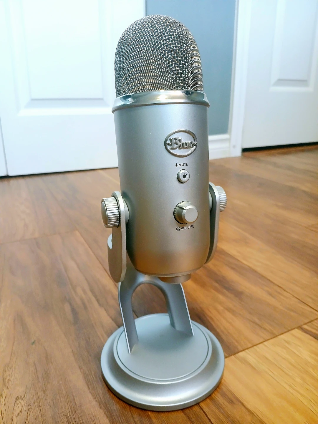Blue Yeti USB Recording / Streaming Microphone - (WORKS)