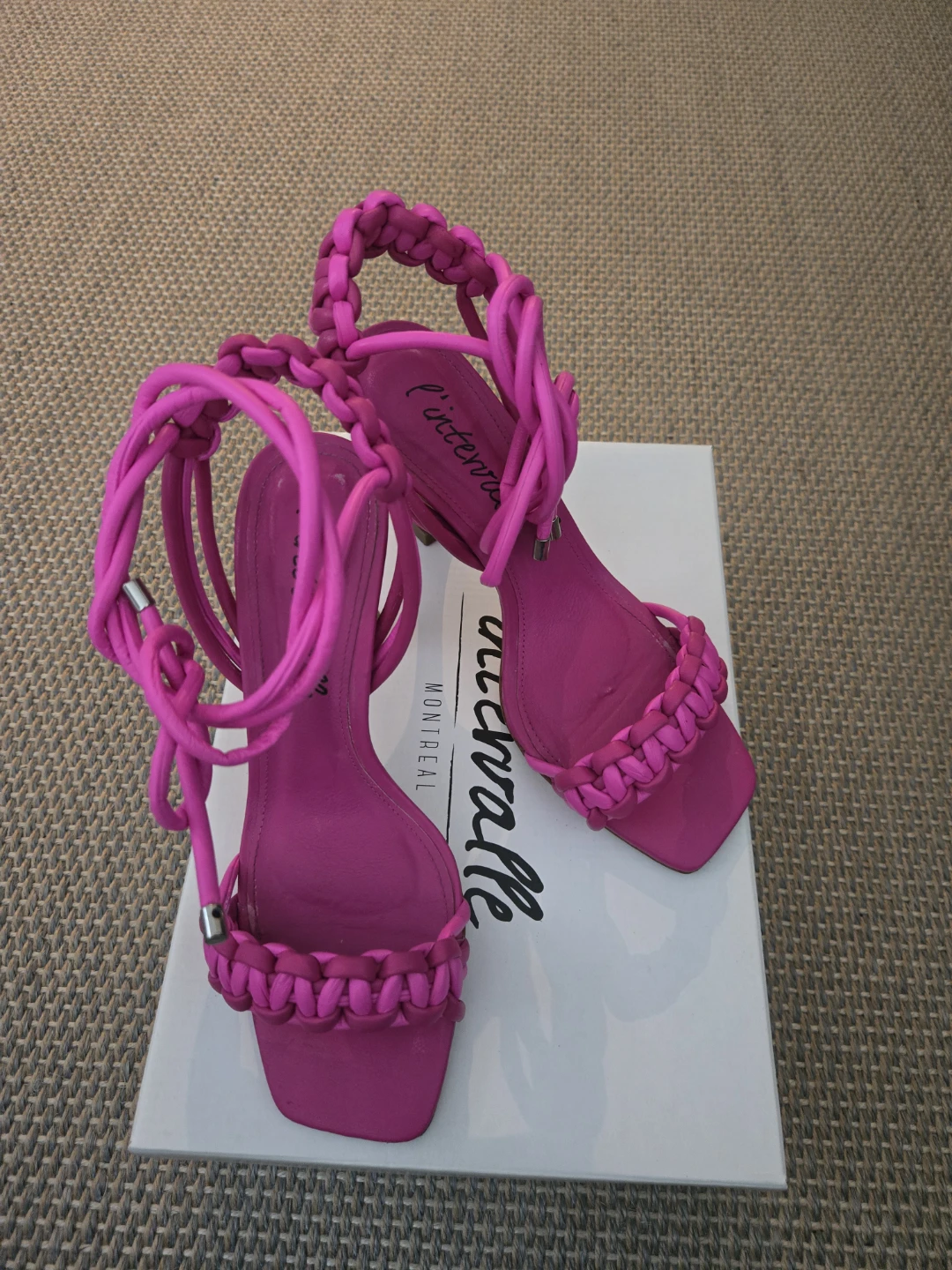 L'Intervalle Fushcia Heels