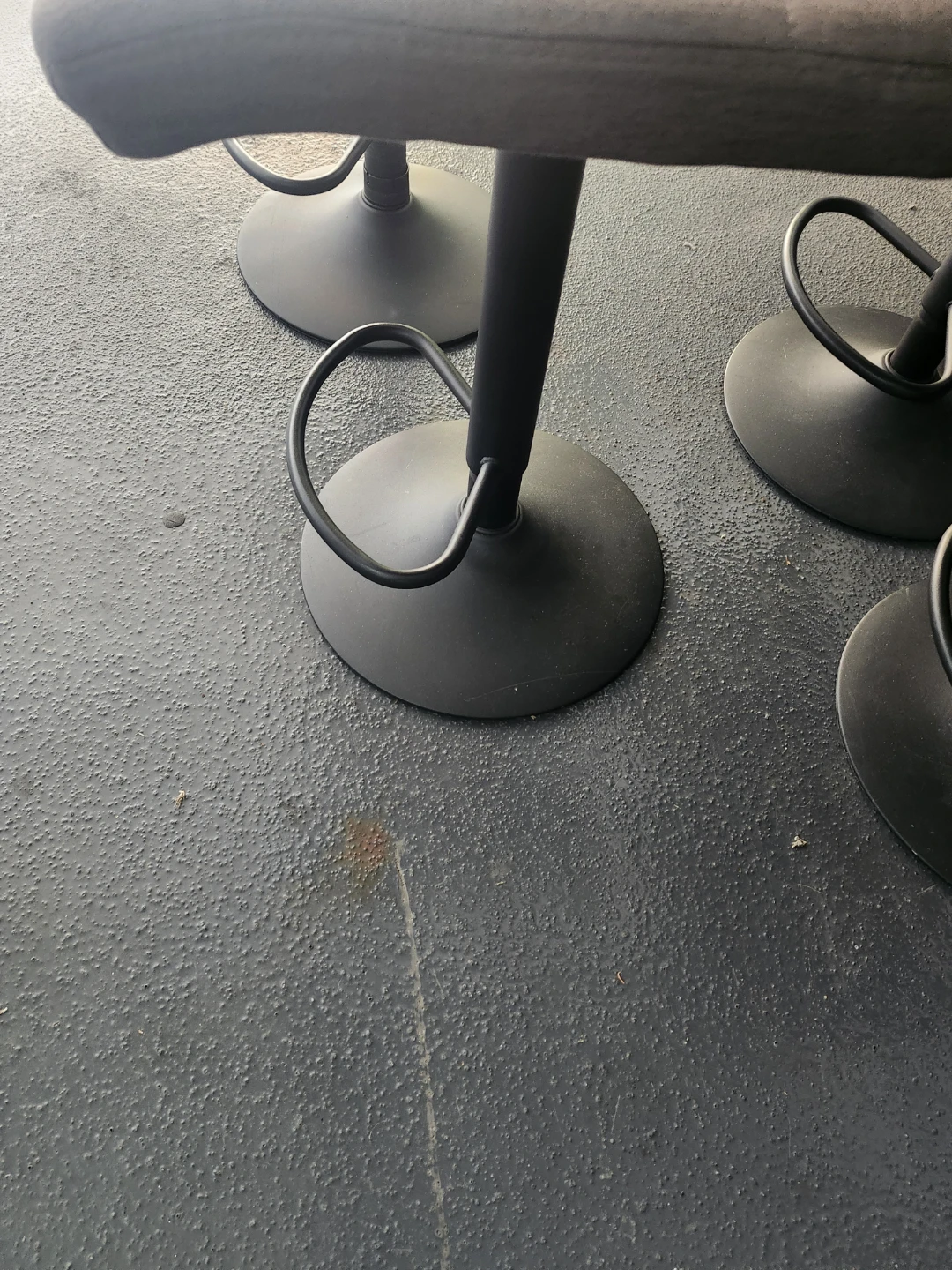 Set of 4 grey upholstered swivel bar stools - photo 3