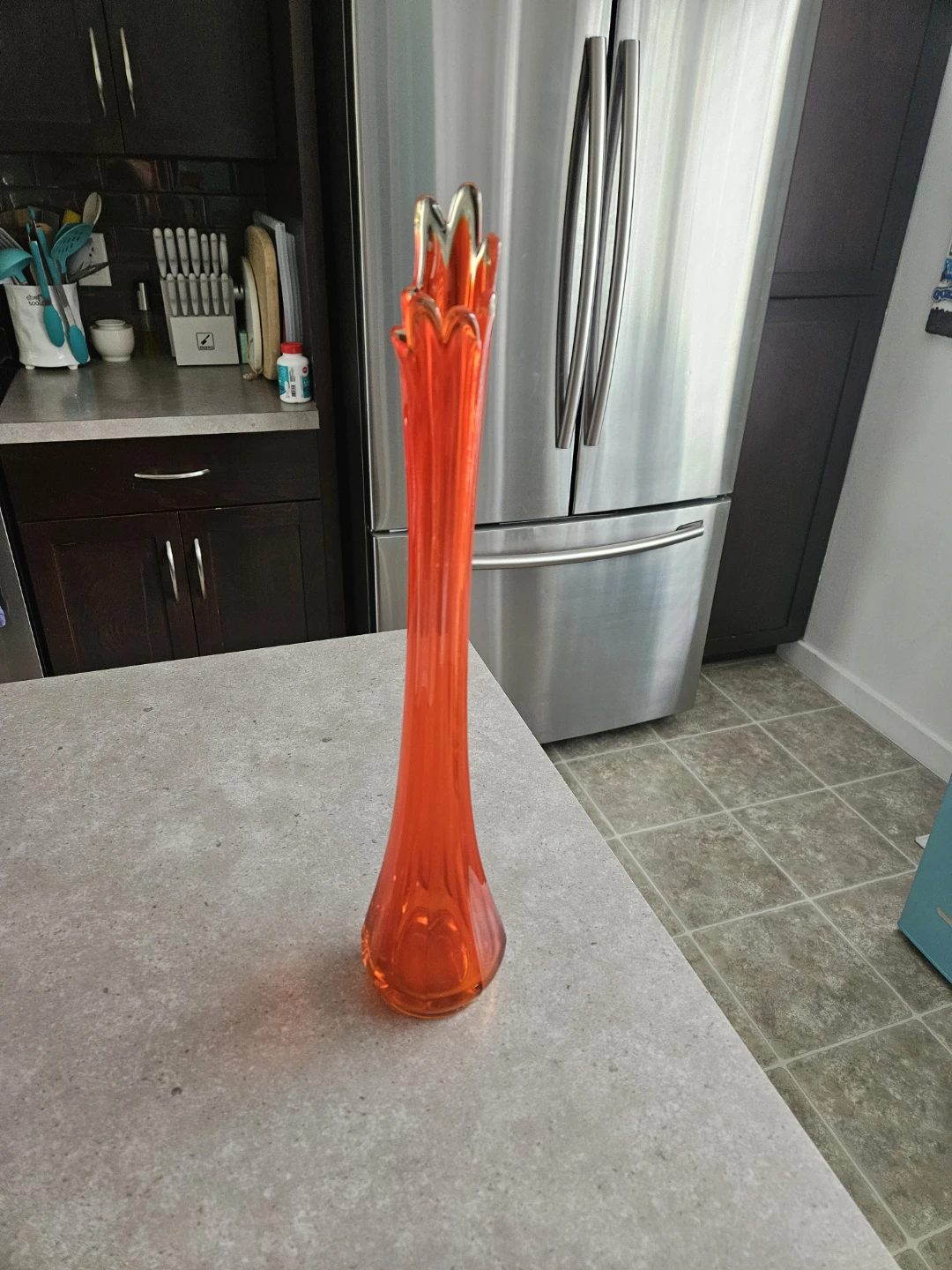 Swung vase