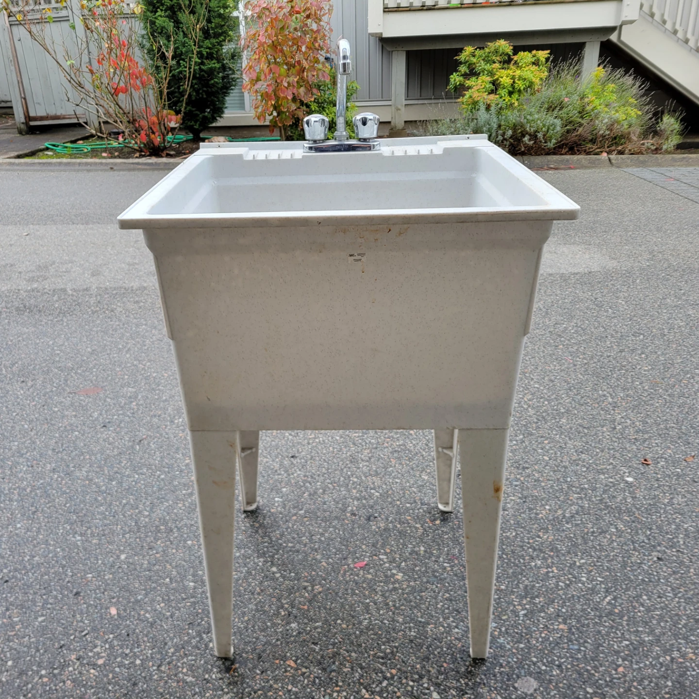 Utility Sink with Faucet & Integrated Scrub Board. - photo 2