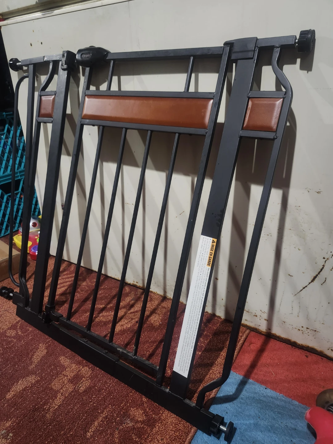 Regalo baby gate with wood trim