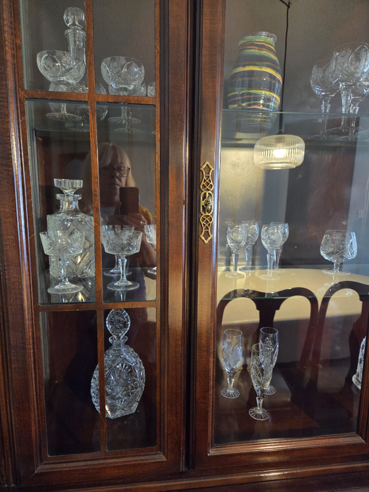 Traditional Mahogany China Cabinet - photo 3