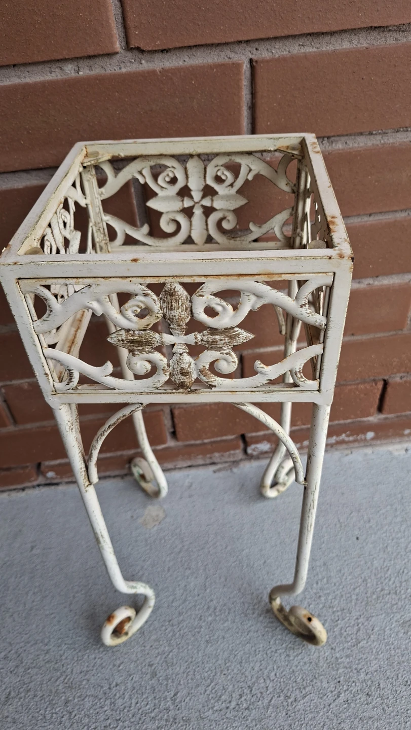 Vintage Metal Plant Stand - photo 4