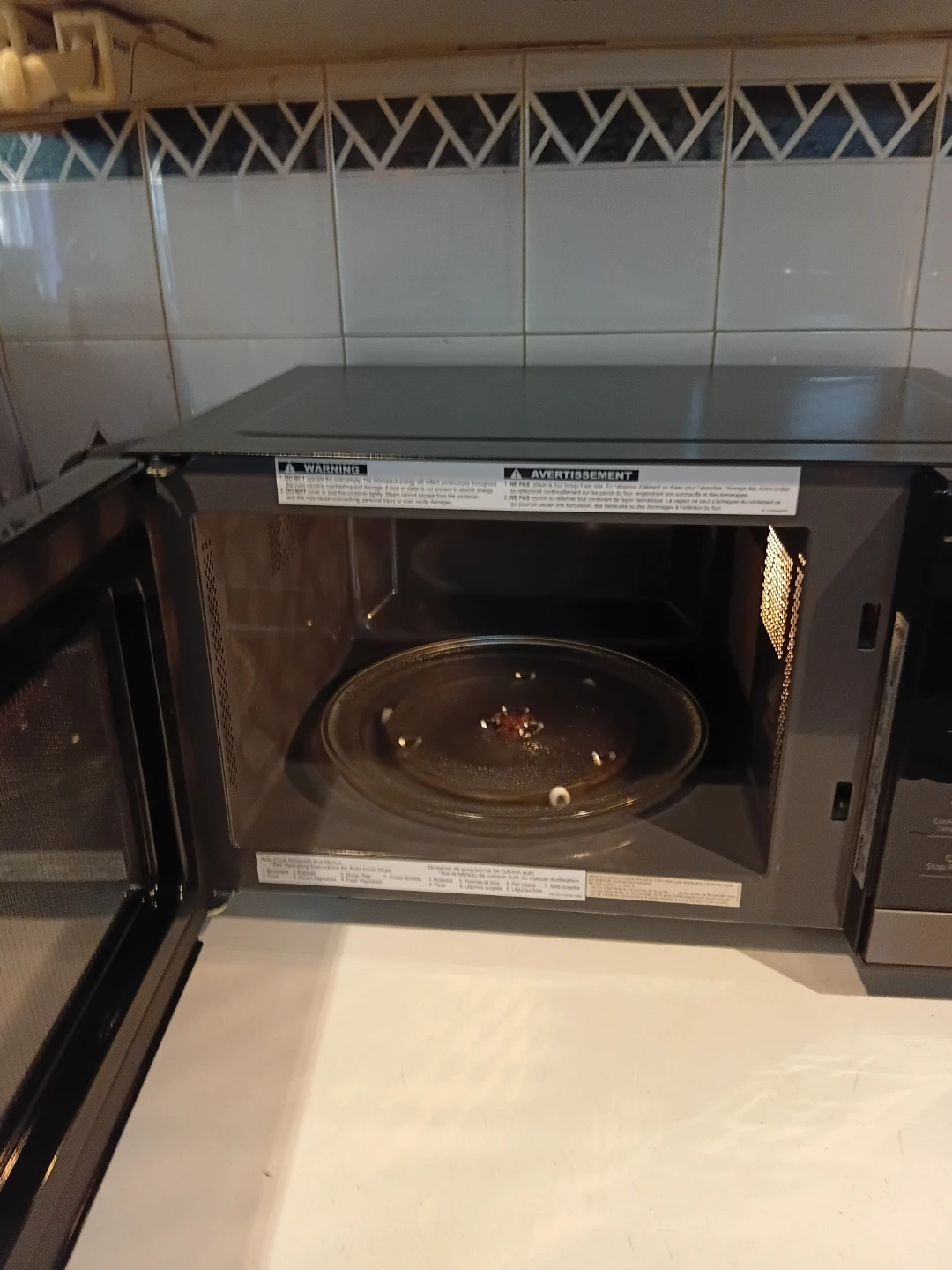 Panasonic Compact Countertop Microwave READ DESCRIPTION ON SIZE - photo 2