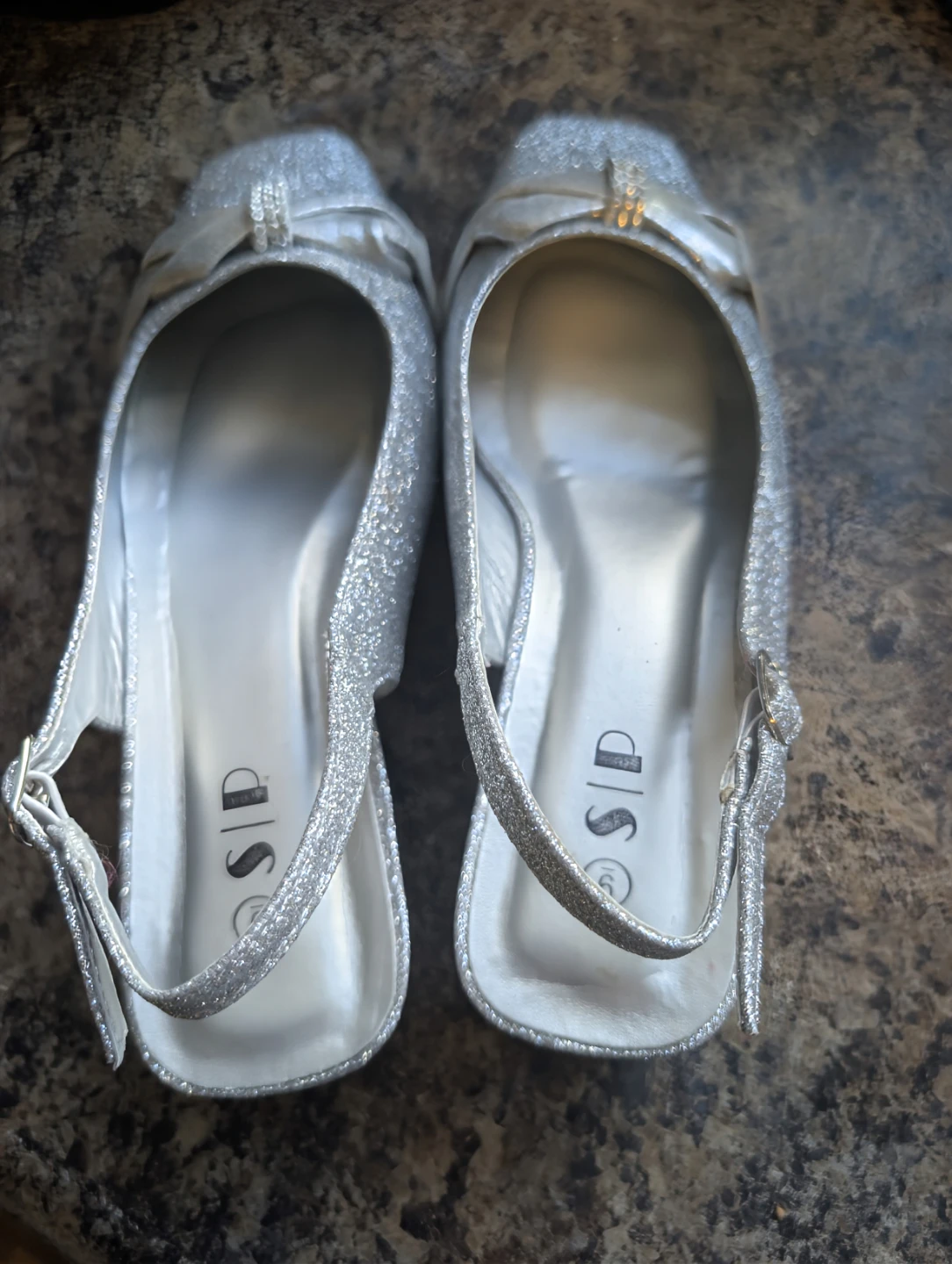 Women's sparkly silver shoes - photo 3