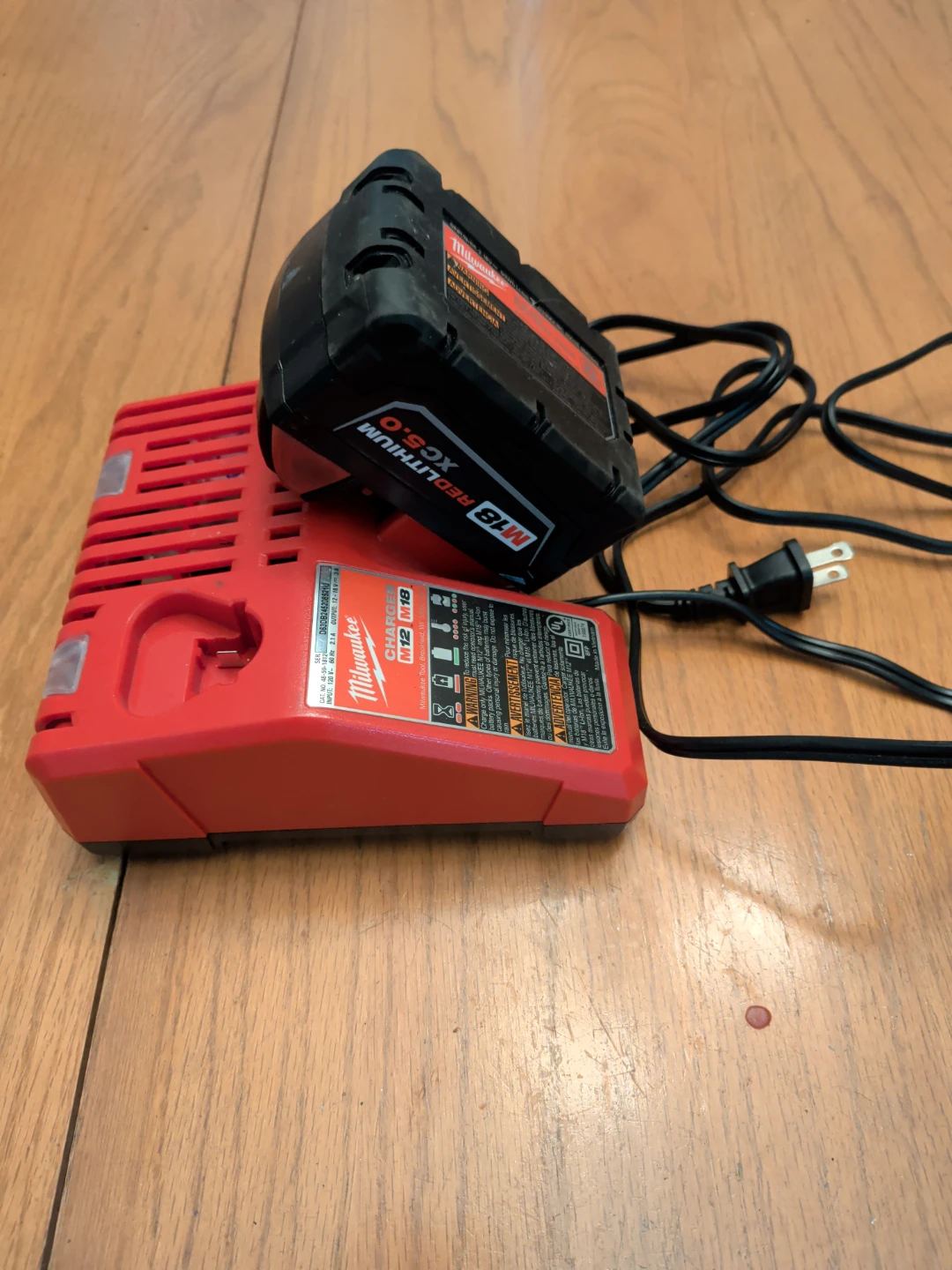 Milwaukee M12 M18 Charger with 5.0Ah Battery - photo 4