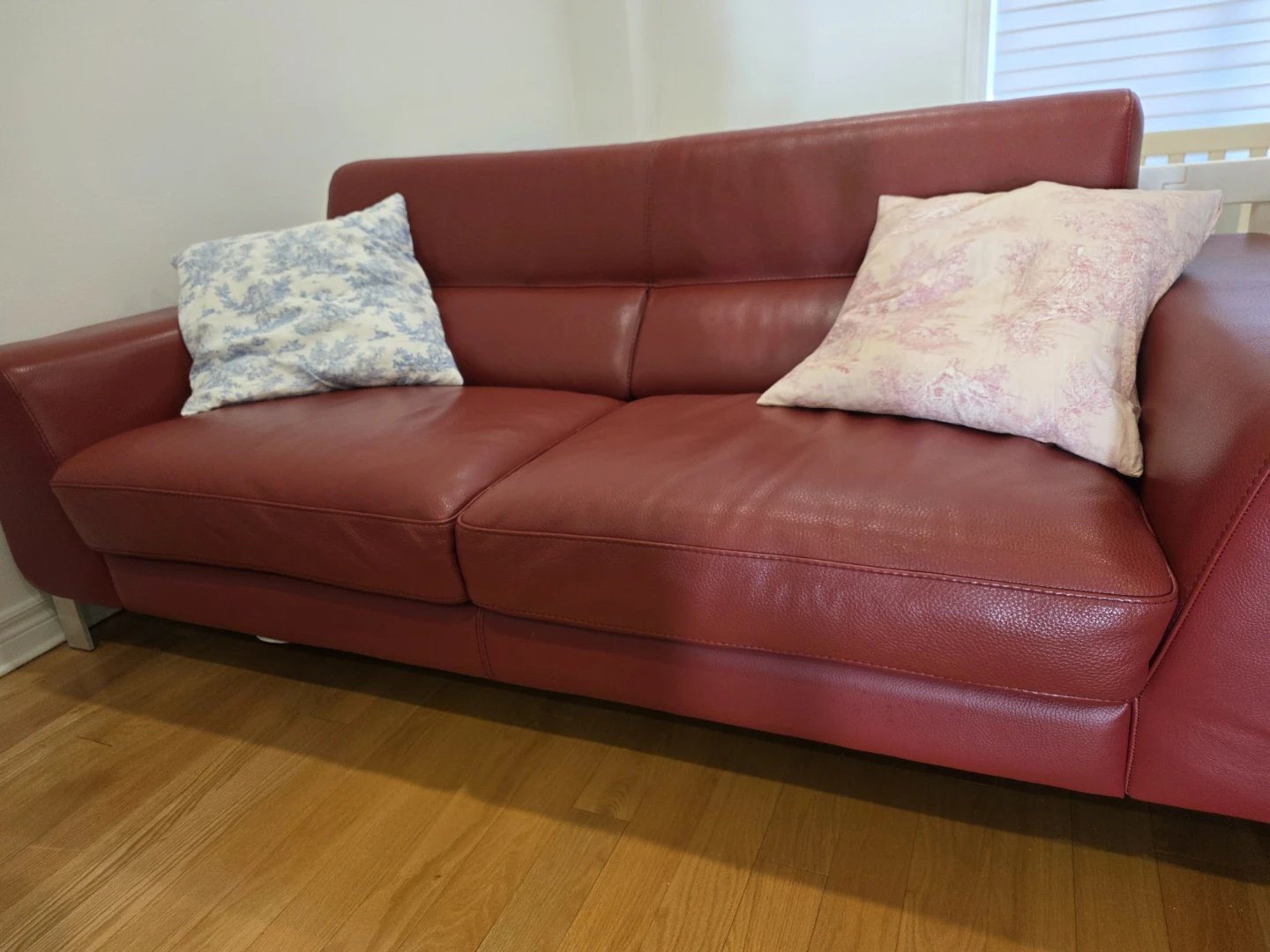 Premium Leather Sofa (Mobilia, discontinued model) - photo 2