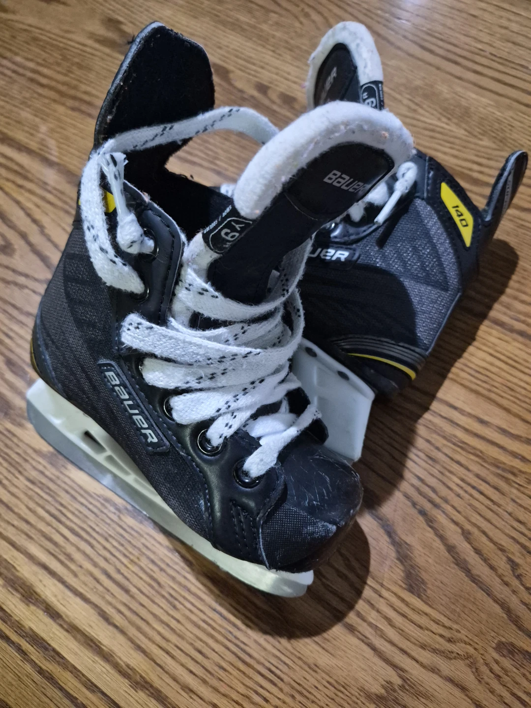 Bauer 140 Youth Hockey Skates Size Y9