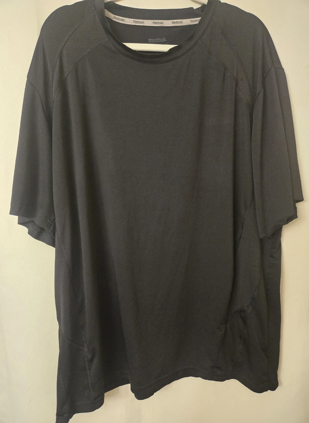 Men's 3X black Reebok crew neck athletic t-shirt.