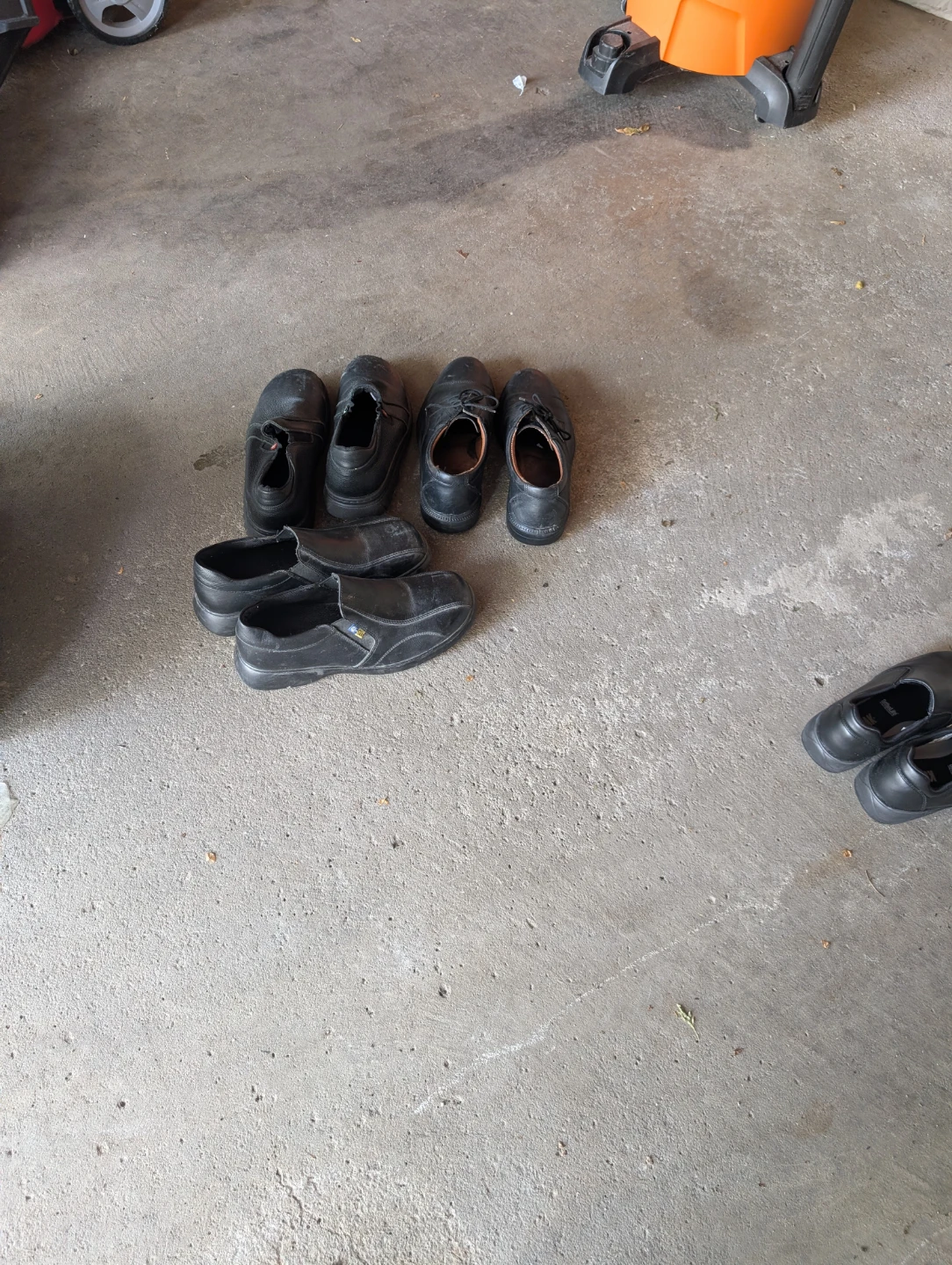 Safety shoes Assorted Men's Black Shoes $15 each