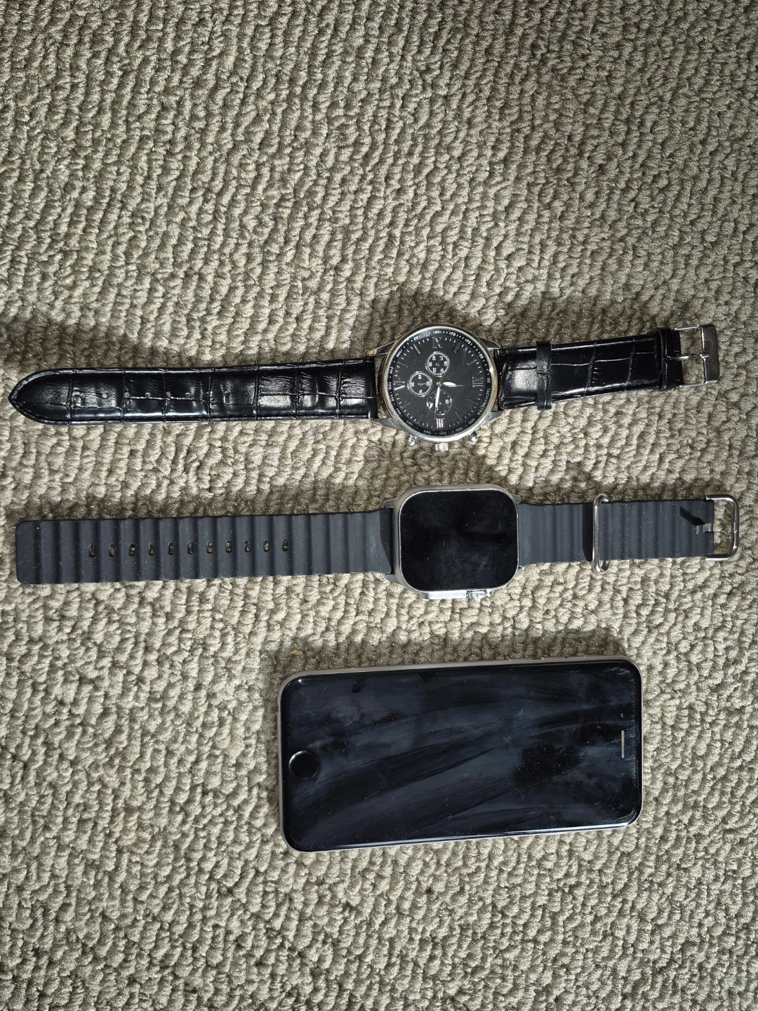 iPhone 6–  ​Smartwatch –  ​Classic Watch.