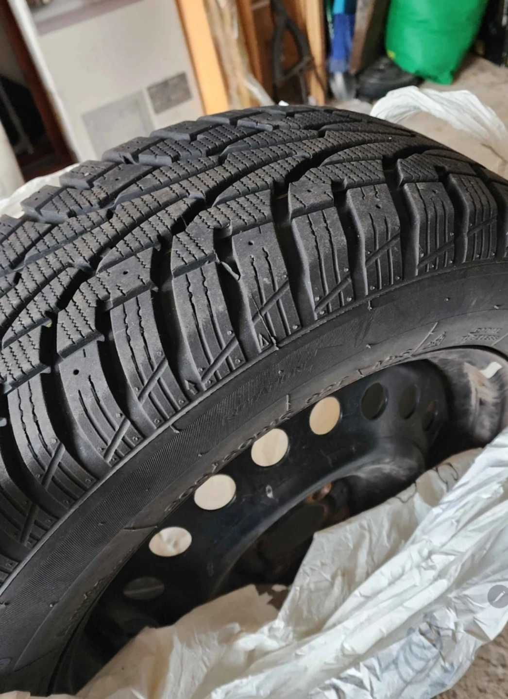 205/60R16 Winter Tires with Black Steel Rims