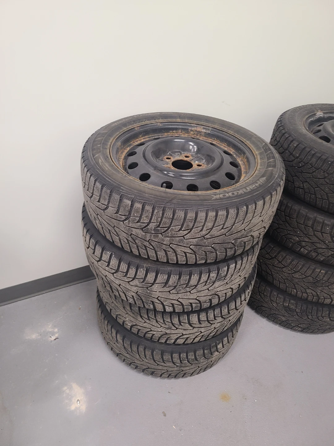 Set of 4 Hankook Winter i*Pike RS Tires - photo 2