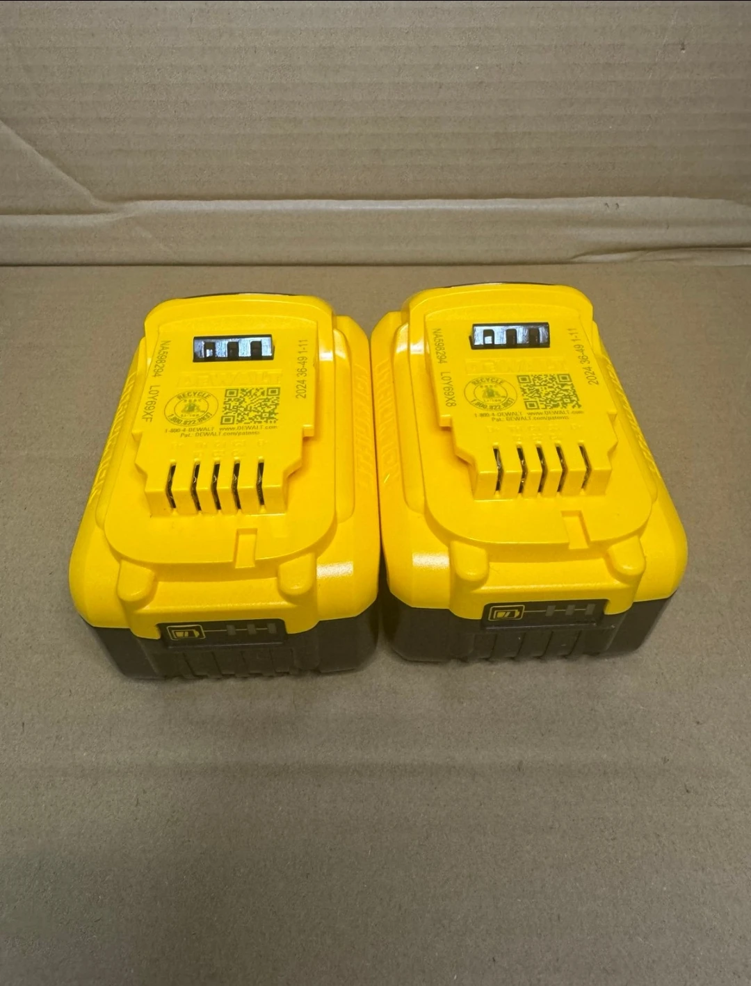2 dewalt 6ah batts - photo 2