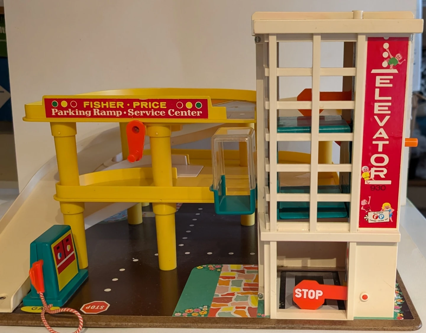 Fisher Price 930 Parking Ramp Service Center Garage - photo 2