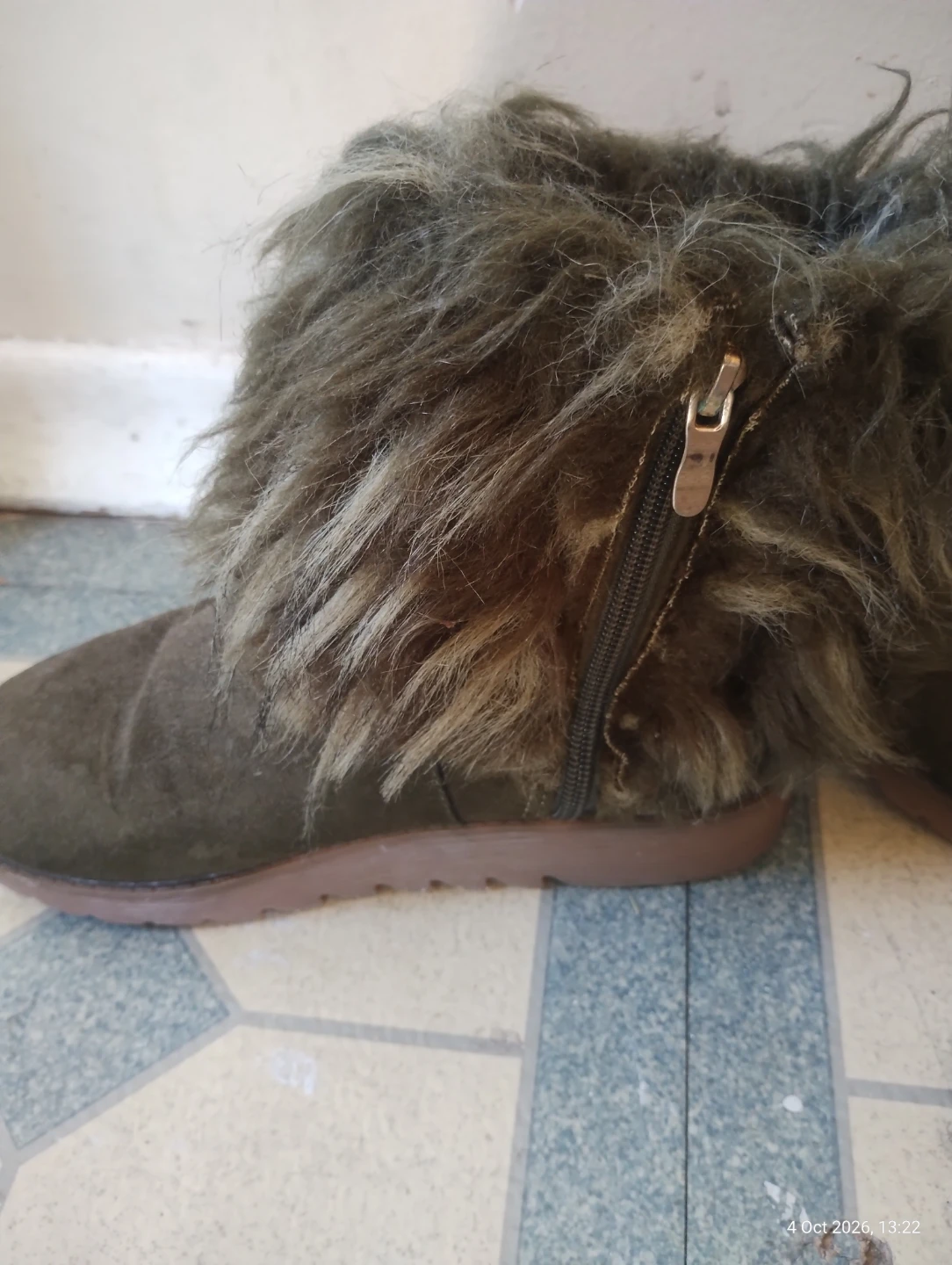Women’s Faux Fur Ankle Boots / Winter Booties (Size 5.5) - photo 2