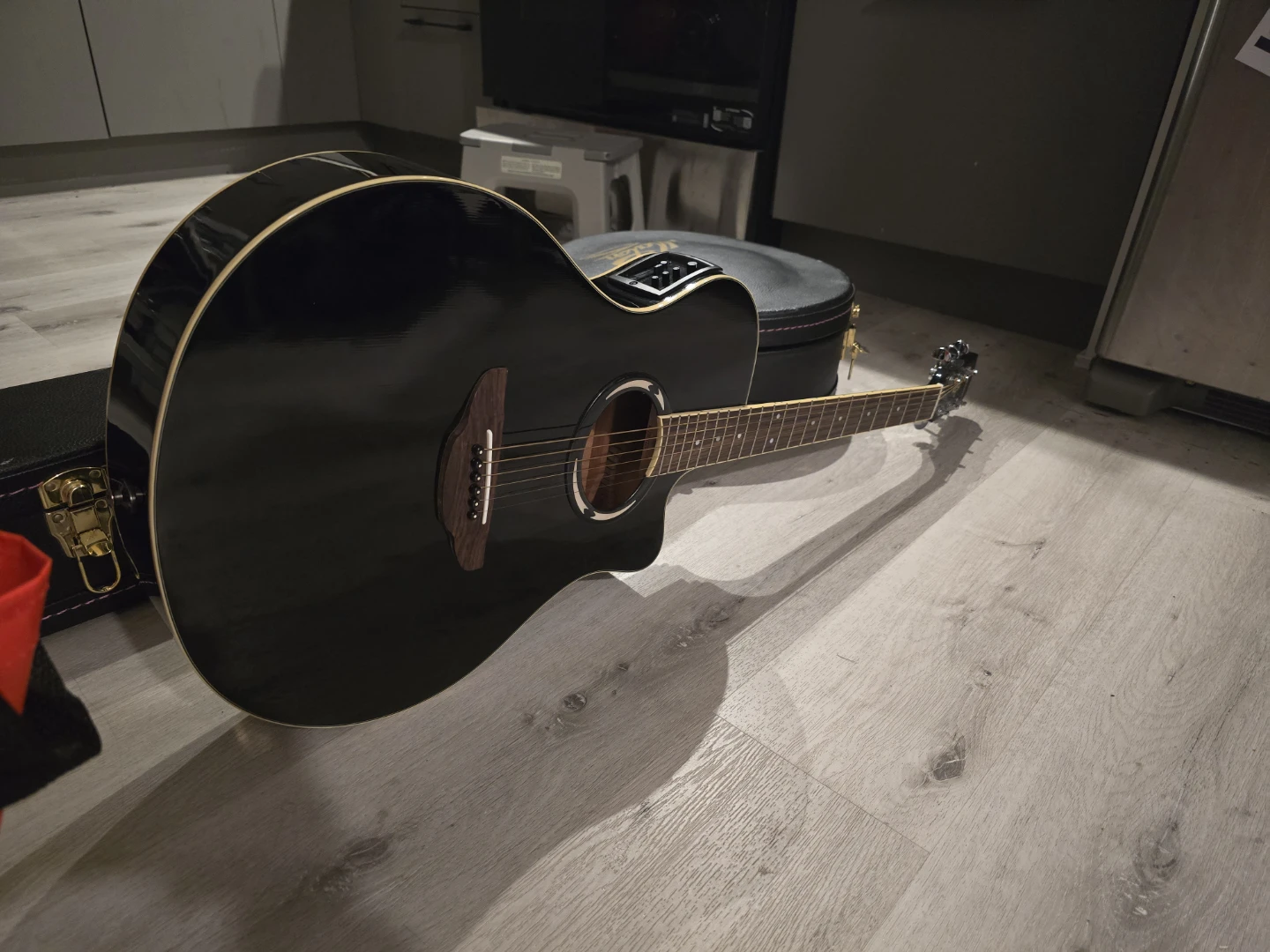 Blk Yamaha Acoustic Electric Guitar w Maton Hardshell Case - photo 5