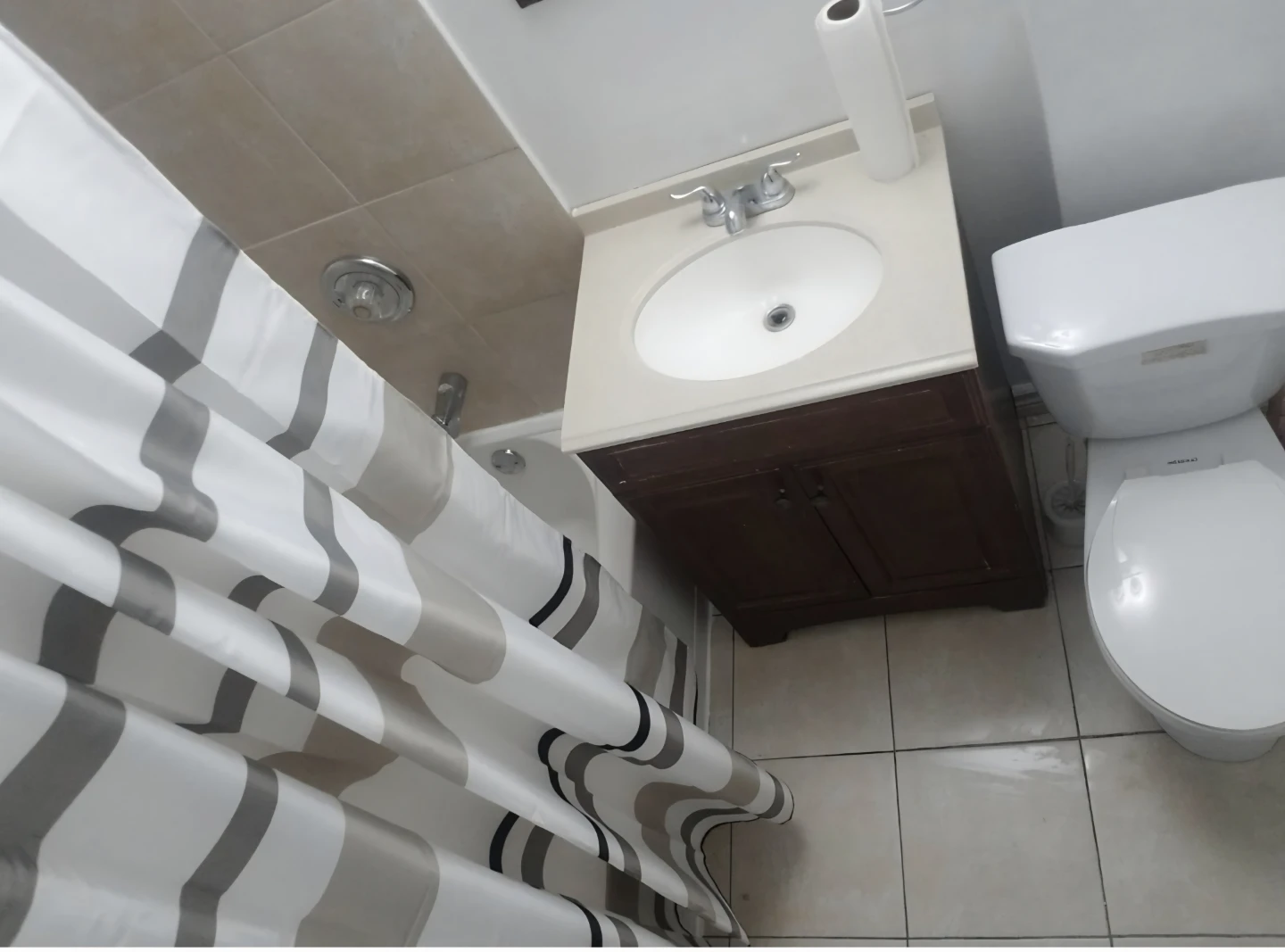 2 bedroom basement apartment for rent - photo 4